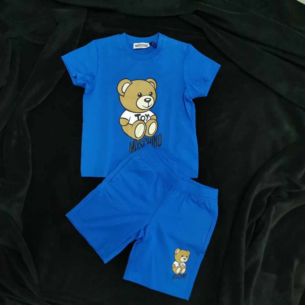 Moschino_Completo_t-shirt_mezza_manica_e_pantaloncino_2_tasche