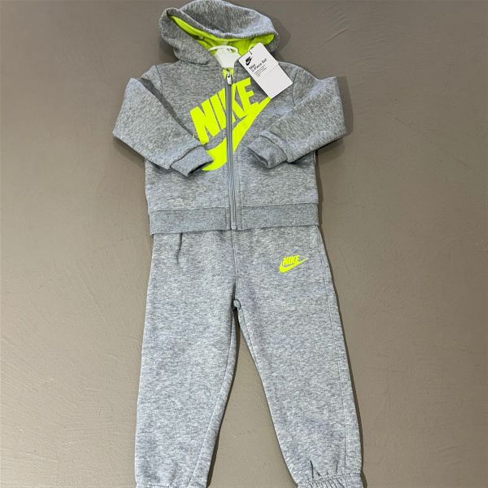 nike_felpa_con_zip_e_cappuccio__tuta